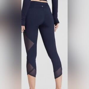 Athleta Aura Sonar Capri Leggings in Navy Blue Size XS